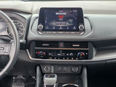 Used 2023 Nissan Rogue SV w/ SV Premium B Package image 21