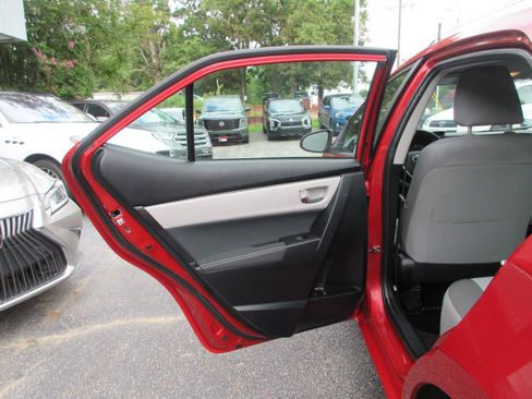 Used 2017 Toyota Corolla LE FWD image 14