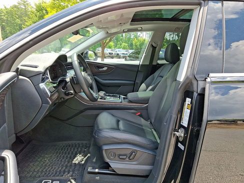 Used 2022 Audi Q8 Premium image 14