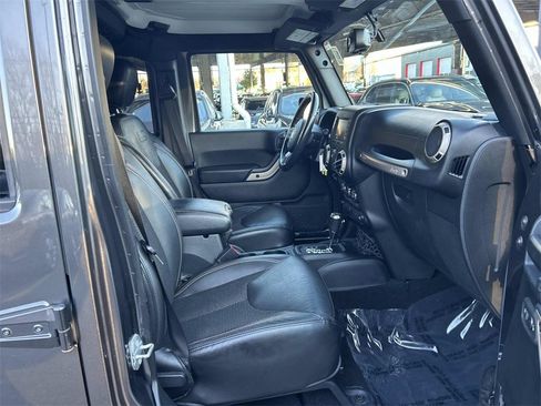 Used 2017 Jeep Wrangler Unlimited Sahara image 17