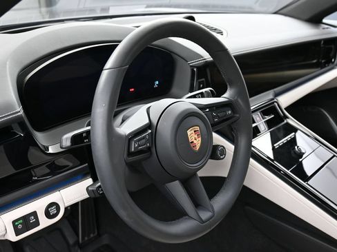 Certified 2025 Porsche Panamera 4S AWD/4WD image 17