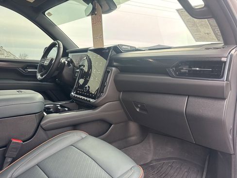 Used 2025 GMC Yukon XL AT4 w/ AT4 Premium Plus Package image 55