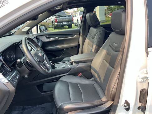 Used 2023 Cadillac XT5 Premium Luxury w/ Technology Package AWD/4WD image 13