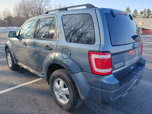 Used 2010 Ford Escape XLT image 3