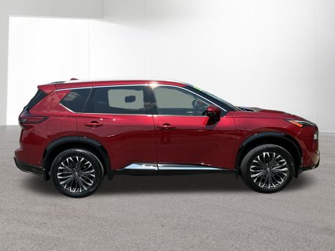 Used 2024 Nissan Rogue Platinum w/ Platinum Premium Package AWD/4WD image 2