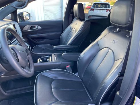 Used 2025 Chrysler Pacifica Limited FWD image 40