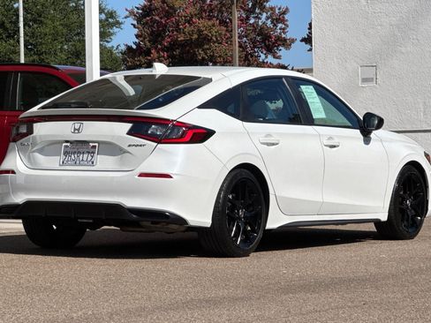 Used 2023 Honda Civic Sport image 9