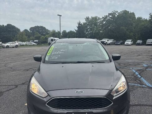 Used 2018 Ford Focus SE FWD image 3