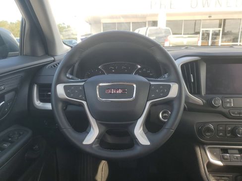 Used 2024 GMC Terrain SLT image 11