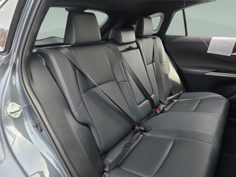 Used 2023 Toyota Venza Limited image 31