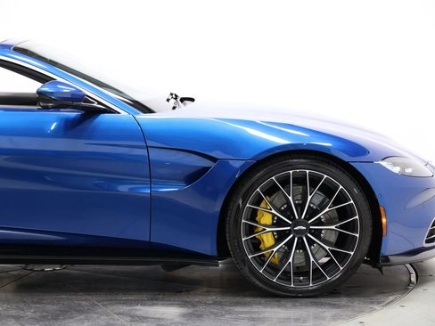 Used 2023 Aston Martin V8 Vantage Roadster RWD image 56
