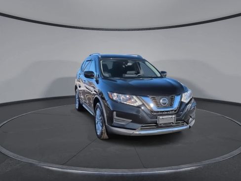 Used 2019 Nissan Rogue SV image 2