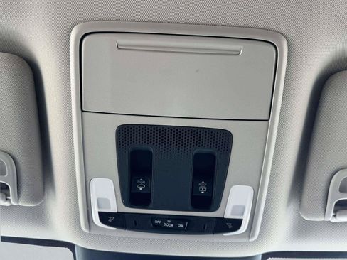 Used 2025 Honda Pilot Elite image 37