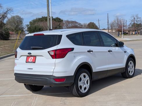 Used 2019 Ford Escape S image 8