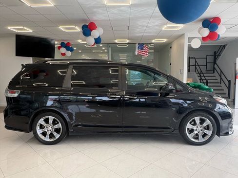 Used 2015 Toyota Sienna SE w/ SE Preferred Package FWD image 5