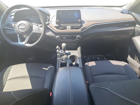 Used 2025 Nissan Altima 2.5 SV FWD image 9