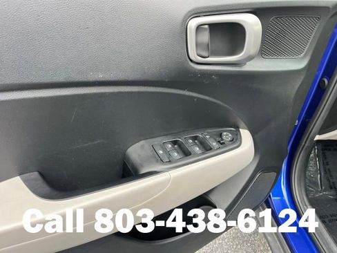 Used 2024 Hyundai Venue SEL FWD image 8
