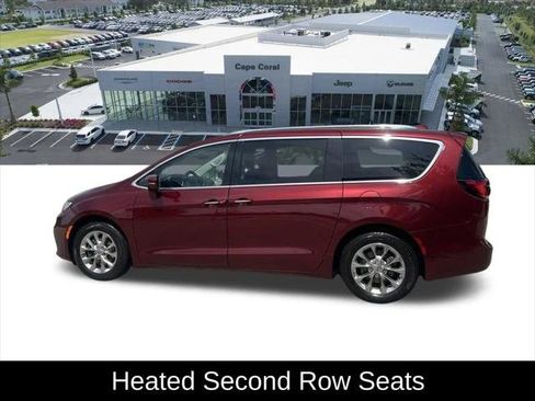 Certified 2021 Chrysler Pacifica Touring-L w/ Uconnect Theater Family Group FWD image 9