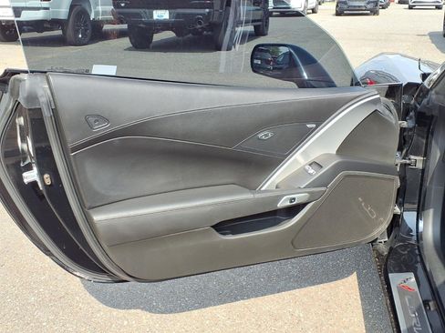 Used 2019 Chevrolet Corvette Stingray Coupe w/ 1LT RWD image 25