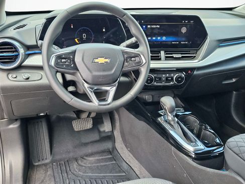 Used 2025 Chevrolet Trax LT w/ Driver Confidence Package FWD image 32