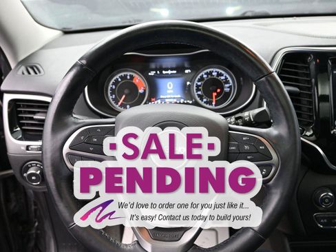 Used 2019 Jeep Cherokee Limited w/ Luxury Group image 23