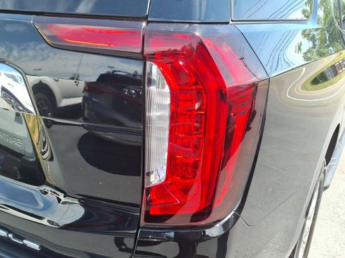 Used 2021 GMC Yukon SLE w/ Gmc Pro Safety Plus Package AWD/4WD image 14