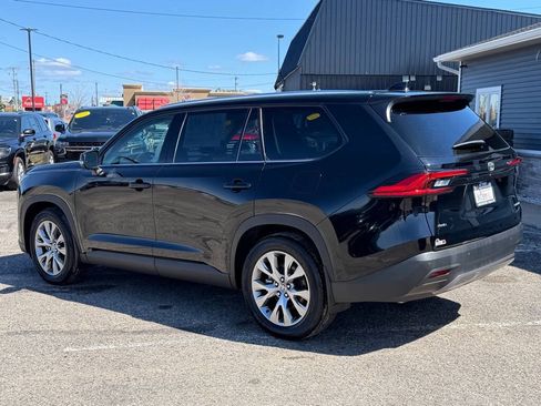Used 2024 Toyota Grand Highlander AWD image 3