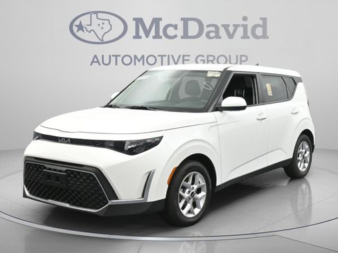 Used 2025 Kia Soul LX FWD image 4