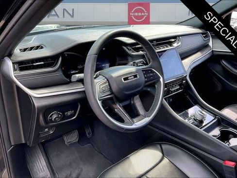 Used 2024 Jeep Grand Cherokee L Limited w/ Luxury Tech Group II AWD/4WD image 17