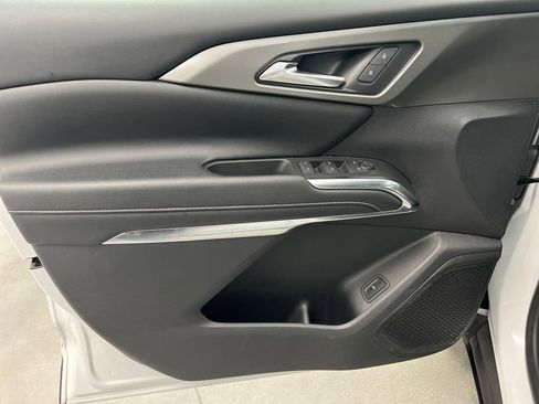 Used 2024 Chevrolet Traverse LT image 11