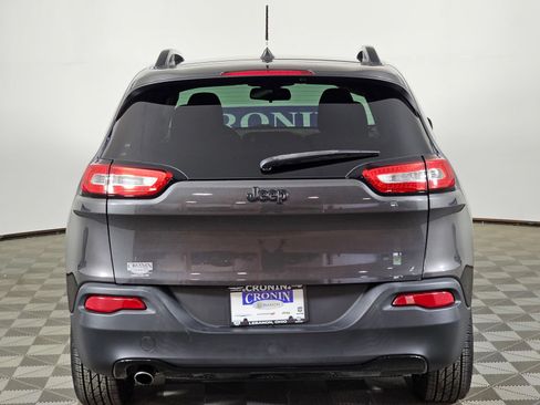 Used 2017 Jeep Cherokee Sport FWD image 30