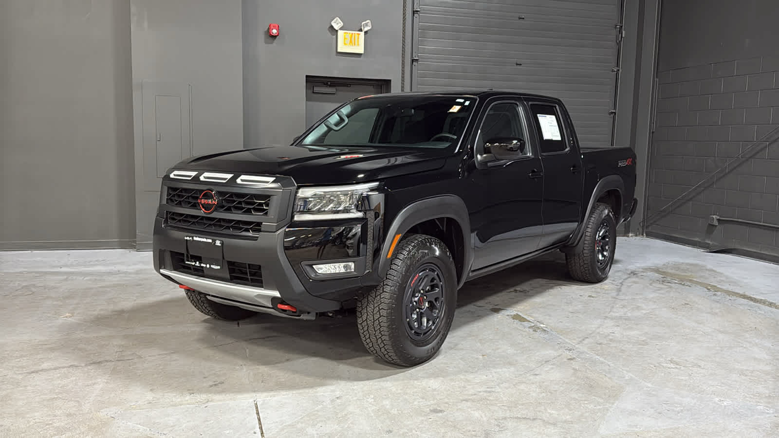 Used 2026 Nissan Frontier PRO-4X AWD/4WD image 3
