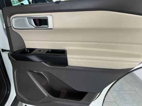 Used 2020 Ford Explorer Platinum w/ Premium Technology Package AWD/4WD image 28