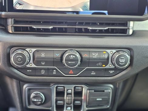 New 2026 Jeep Gladiator Sport AWD/4WD image 13