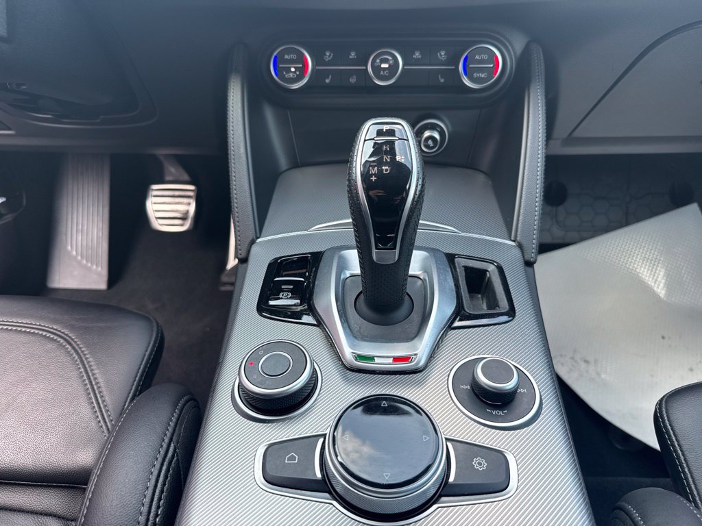 Used 2023 Alfa Romeo Stelvio Veloce AWD/4WD image 44