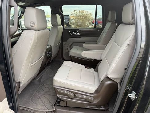 Used 2022 Chevrolet Suburban Z71 w/ Luxury Package image 6