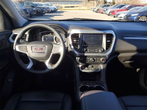 Used 2023 GMC Acadia SLT w/ Preferred Package image 15