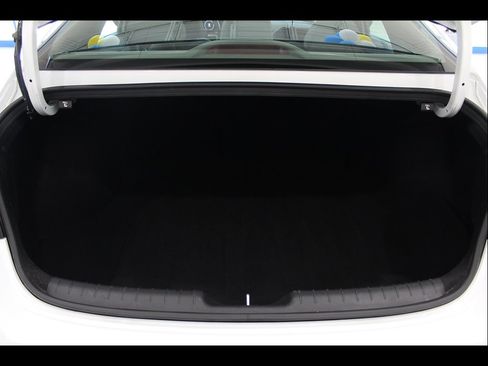 Used 2025 Hyundai Elantra SEL FWD image 19