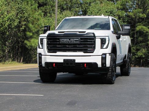 Used 2024 GMC Sierra 2500 AT4 w/ AT4 Premium Plus Package AWD/4WD image 8