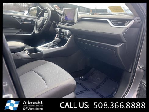 Used 2025 Toyota RAV4 XLE image 19
