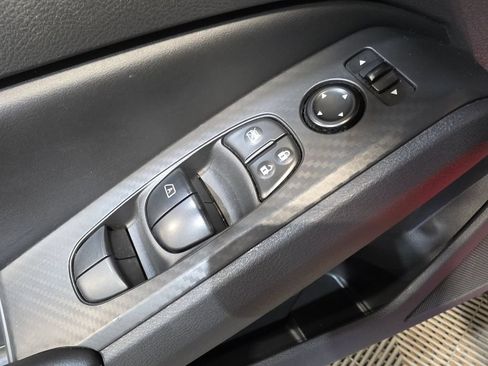 Used 2024 Nissan Altima 2.5 SV FWD image 15