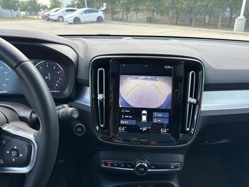 Used 2020 Volvo XC40 T5 Momentum image 27