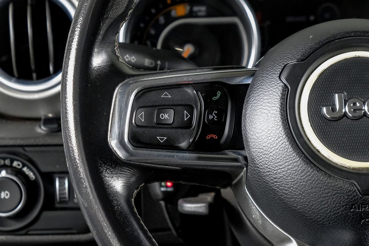 Used 2018 Jeep Wrangler Unlimited Sahara AWD/4WD image 17