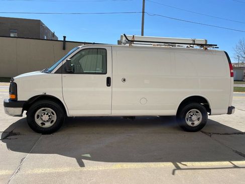 Used 2014 Chevrolet Express 2500 image 4