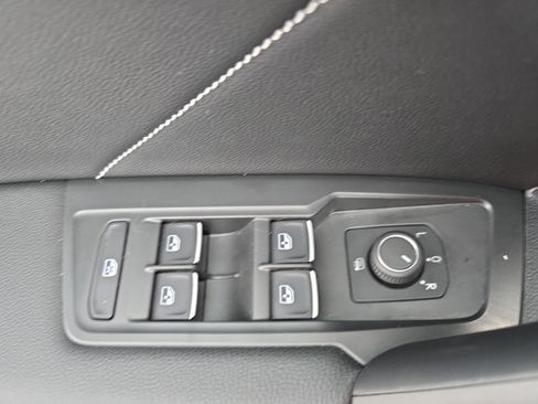 Used 2022 Volkswagen Tiguan SE R-Line FWD image 29