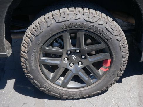 Certified 2024 Chevrolet Silverado 1500 RST w/ Redline Edition AWD/4WD image 9