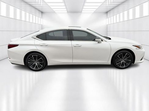 Certified 2024 Lexus ES 350 w/ Premium Package image 4