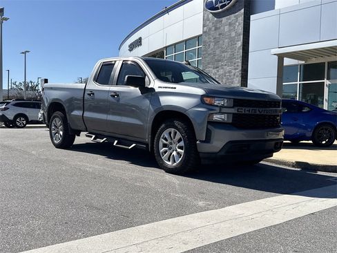 Used 2019 Chevrolet Silverado 1500 Custom w/ Trailering Package image 10