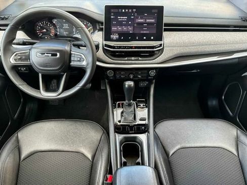 Used 2024 Jeep Compass Latitude image 10