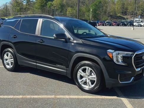 Used 2022 GMC Terrain SLE w/ Driver Convenience Package AWD/4WD image 2